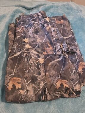 SHEIN JoggersWide-leg pants (flared at the bottom); fabric has no stretch. Size